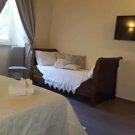 La Bella Bed & Breakfast